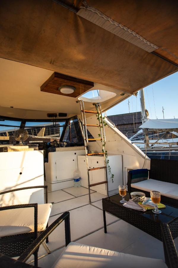 Magno II Boat Hotel Sant Adria de Besos Exterior photo