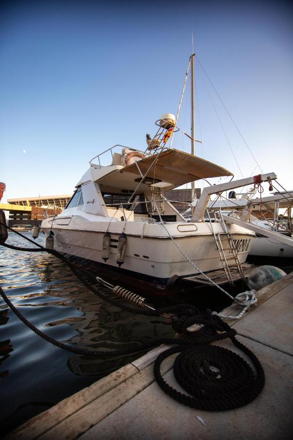 Magno II Boat Hotel Sant Adria de Besos Exterior photo