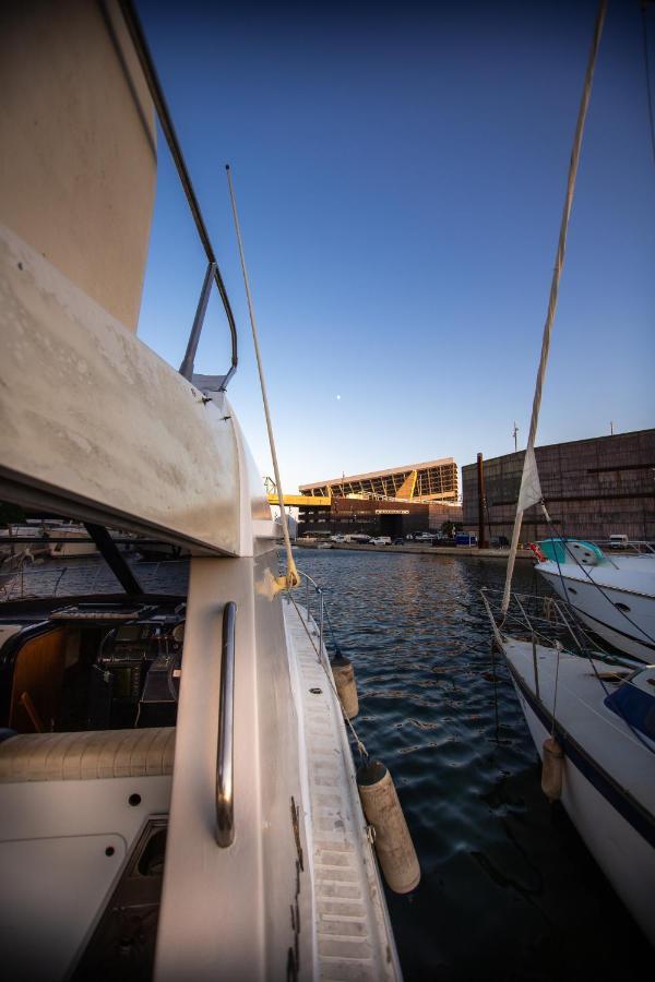 Magno II Boat Hotel Sant Adria de Besos Exterior photo