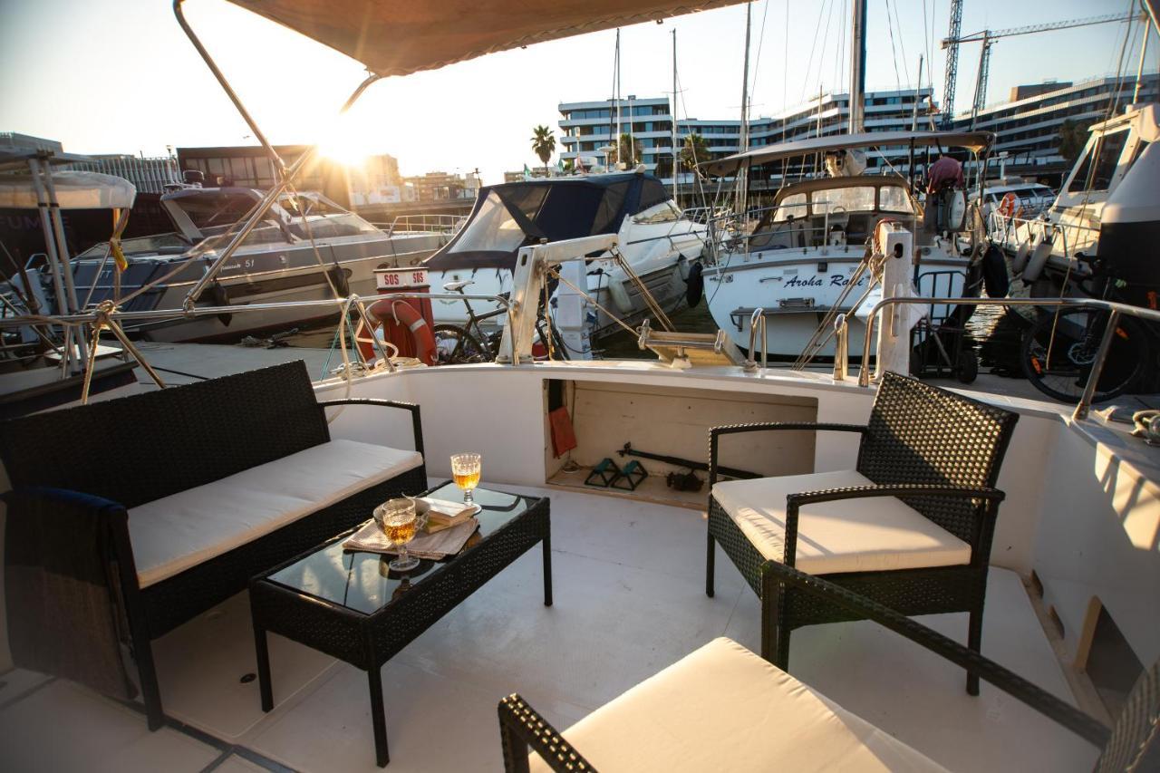Magno II Boat Hotel Sant Adria de Besos Exterior photo