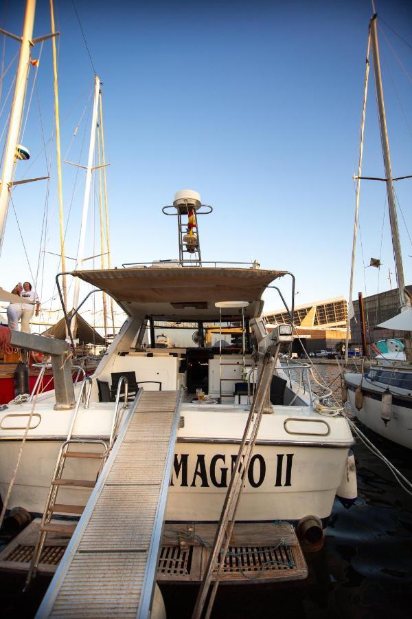 Magno II Boat Hotel Sant Adria de Besos Exterior photo